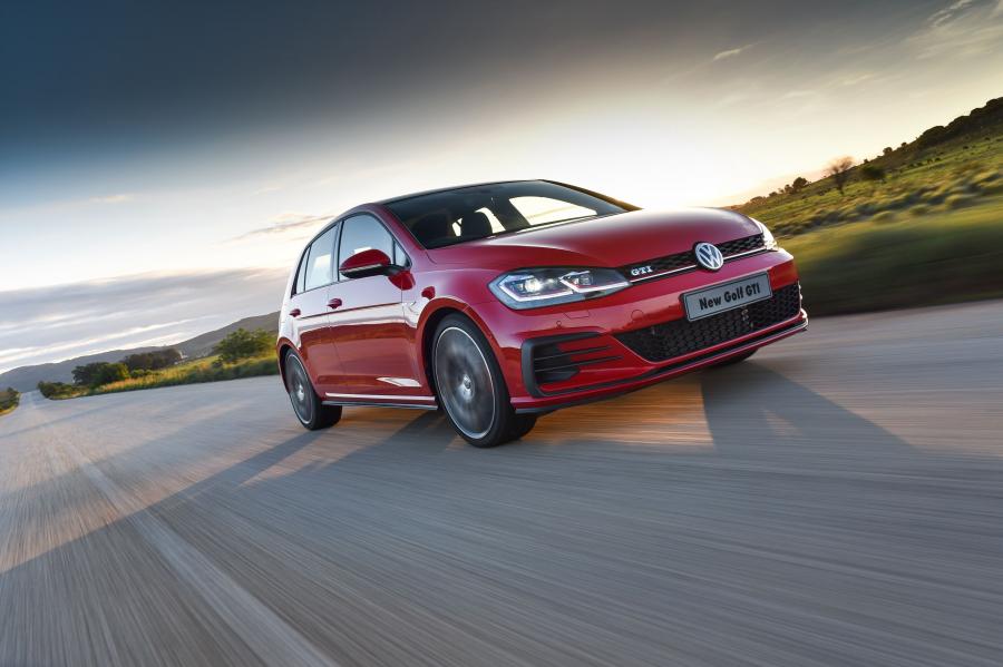  Volkswagen Golf GTI 5-Door 2017 года  (ZA) (фото 11 из 18)
